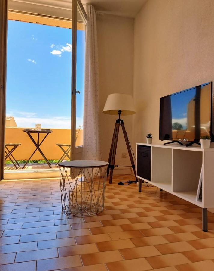 Coquet Studio Avec Belle Terrasse Apartment La Londe-les-Maures Bagian luar foto