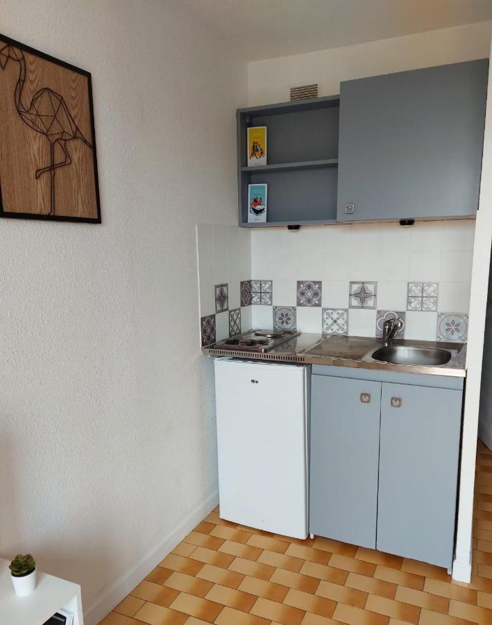Coquet Studio Avec Belle Terrasse Apartment La Londe-les-Maures Bagian luar foto