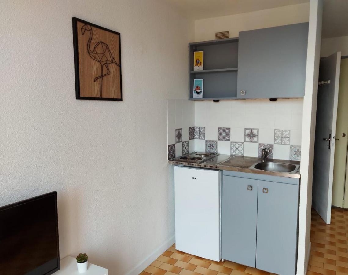 Coquet Studio Avec Belle Terrasse Apartment La Londe-les-Maures Bagian luar foto